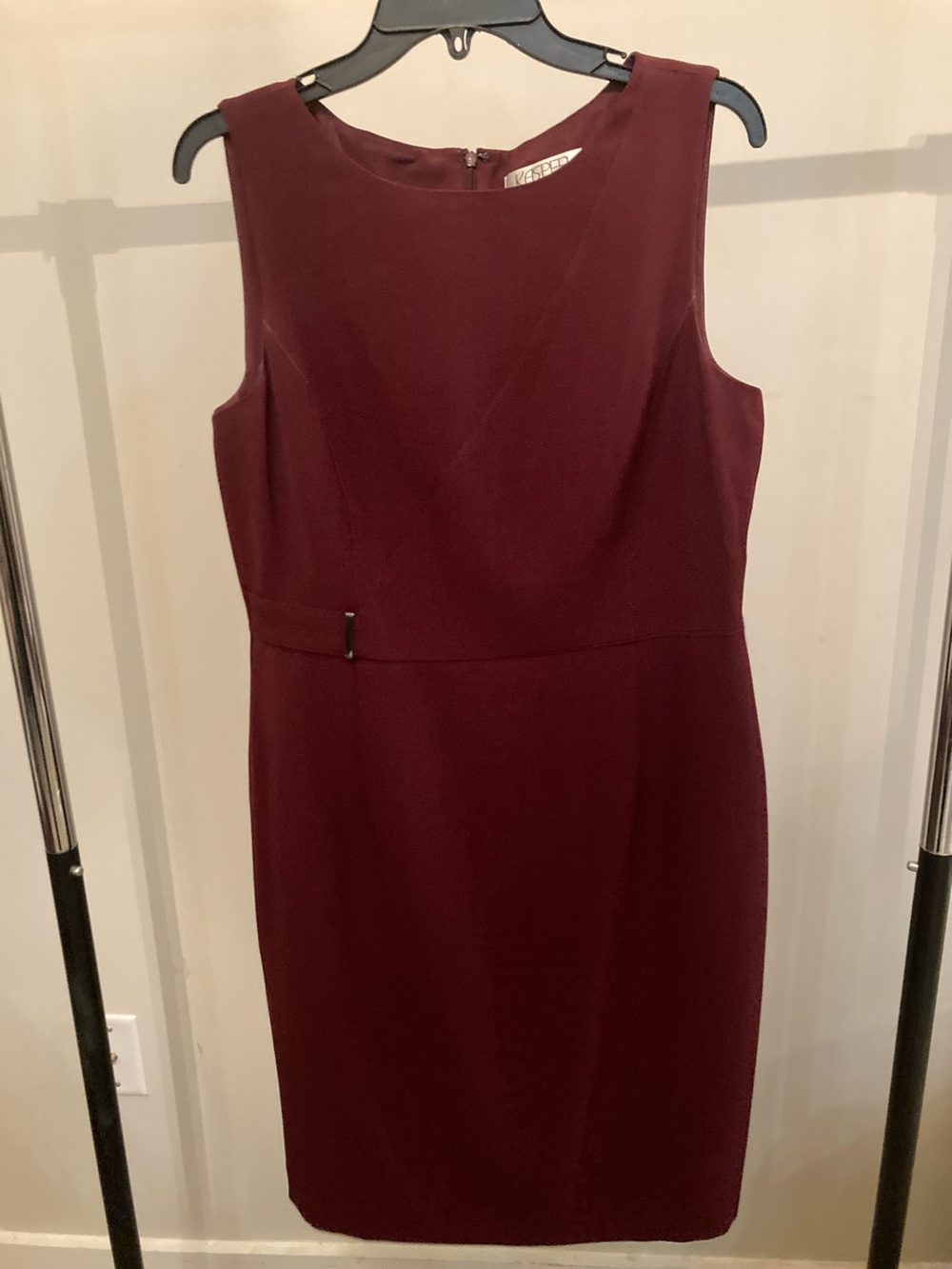 Kasper Sleeveless Sheath Dress in Burgundy